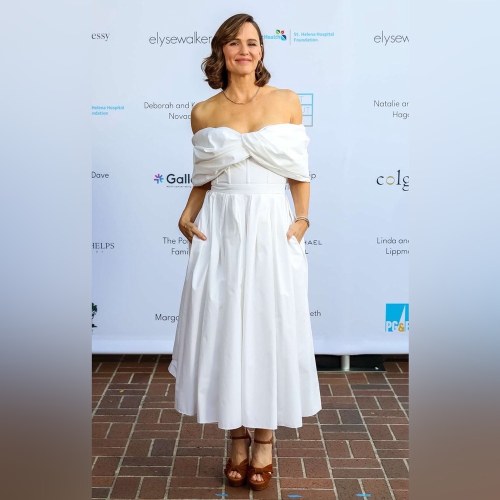 Alexander McQueen Off-Shoulder White Midi Dress – IT 40